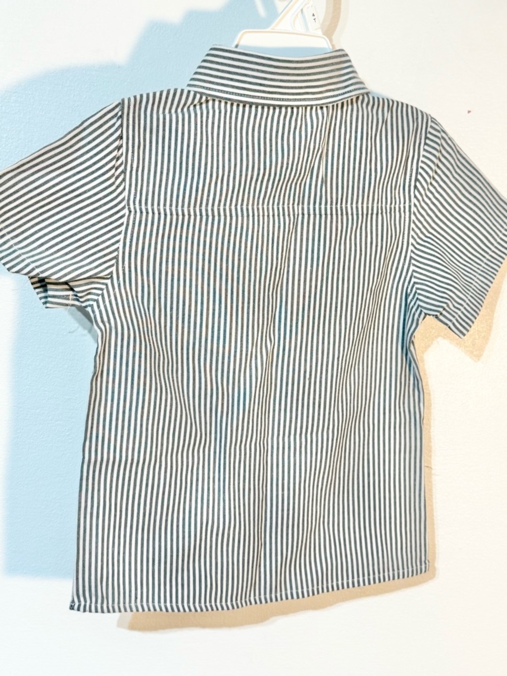 Ochenta Kids' Short-Sleeve Button-Down Shirt in White and Navy Stripe - Picture 3 of 5